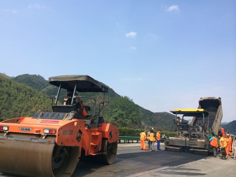 摊铺改性沥青砼AC-13（闪长岩）_副本